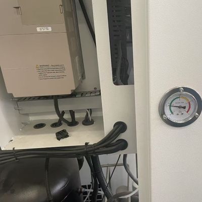 Sistema di generazione di gas ossigeno ad efficienza energetica con pressione di uscita regolabile